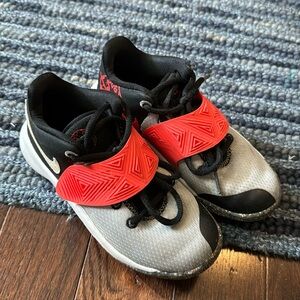 Kids basketball shoes